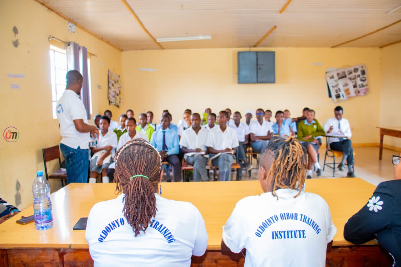 Trainer addressing students in an OOTI classroom